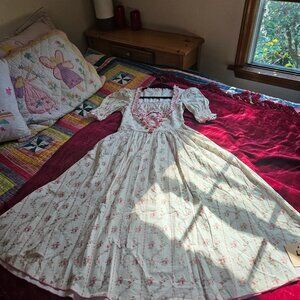 LACEMADE VICTORIAN ROSE CORSET DRESS NWT SIZE L full sweep rosebuds beauty.
